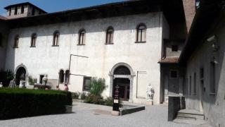 Castelvecchio, originariamente chiamato Castello di San Martino in Aquaro, è un castello di Verona attualmente adibito a ospitare il museo civico._2